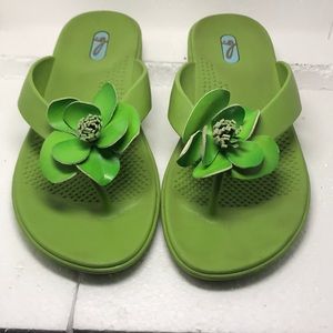 Lime green thong sandals by Oka.b